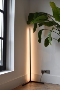 Calex Slimme LED Vloerlamp Wifi Hoeklamp Staand Sfeerverlichting Dimbaar RGB en Wit Licht App en afstandsbediening