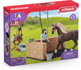 Schleich Horse Club Speelfigurenset Wasplaats met Horse Club Emily en Luna Kinderspeelgoed voor Jongens en Meisjes 5 tot 12 jaar 14 Onderdelen 42438